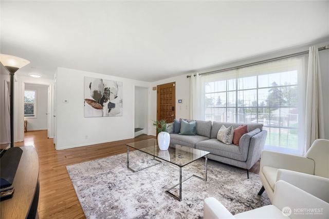 6815 S 120th Place, Seattle, WA 98178