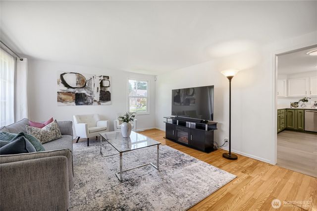 6815 S 120th Place, Seattle, WA 98178