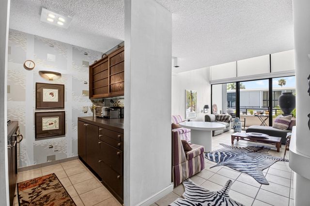 3589 S Ocean Boulevard 19, South Palm Beach, FL 33480