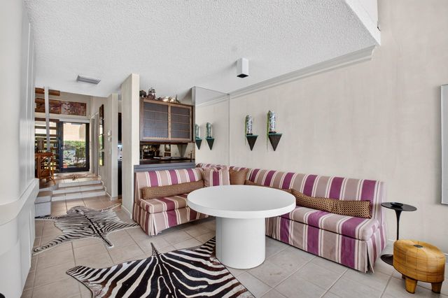 3589 S Ocean Boulevard 19, South Palm Beach, FL 33480