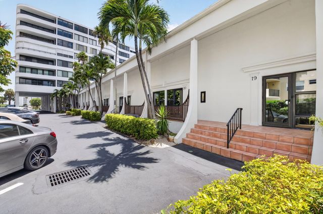 3589 S Ocean Boulevard 19, South Palm Beach, FL 33480