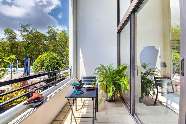 3589 S Ocean Boulevard 19, South Palm Beach, FL 33480