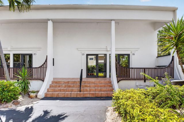3589 S Ocean Boulevard 19, South Palm Beach, FL 33480