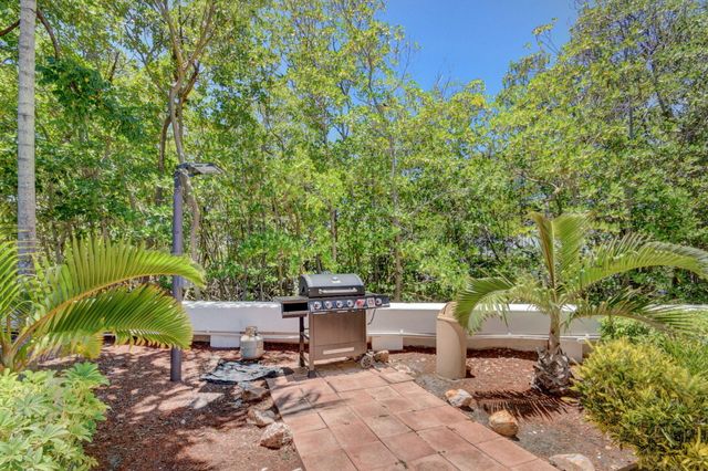 3589 S Ocean Boulevard 19, South Palm Beach, FL 33480