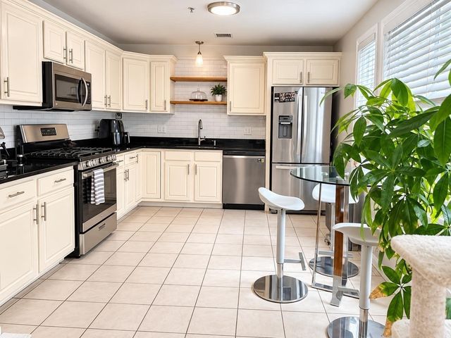 627 Revere Beach Pkwy 627, Revere, MA 02151