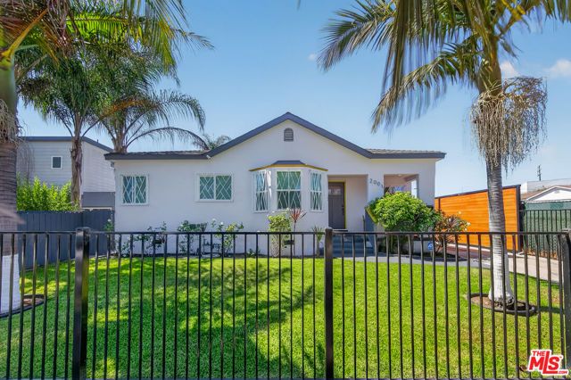2001 S Spaulding Avenue, Los Angeles, CA 90016
