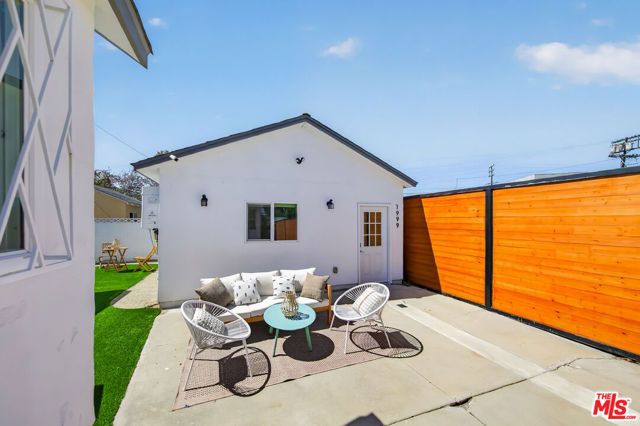 2001 S Spaulding Avenue, Los Angeles, CA 90016