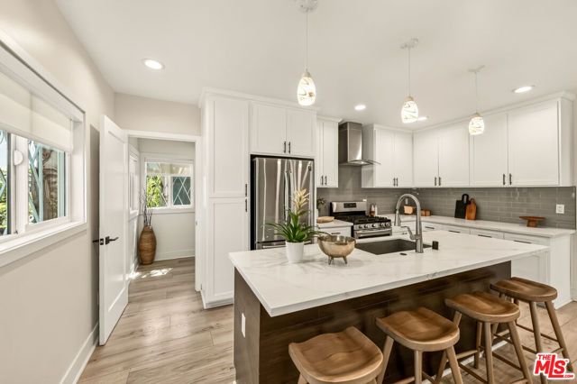 2001 S Spaulding Avenue, Los Angeles, CA 90016