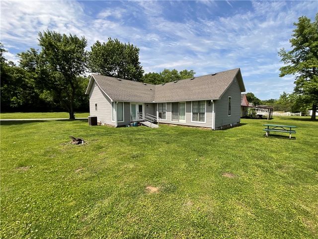 16236 & 16194 Dutch Mills Rd N, Lincoln, AR 72744