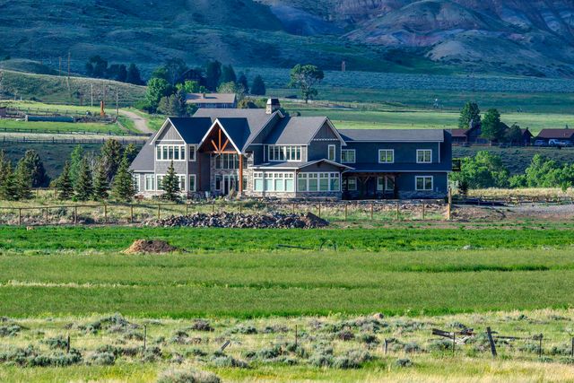 6 Whitney Dr, Cody, WY 82414
