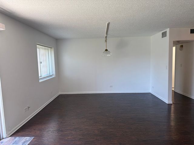 3220 Sanders Road 3B, Northbrook, IL 60062