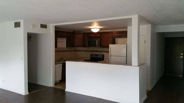 3220 Sanders Road 3B, Northbrook, IL 60062