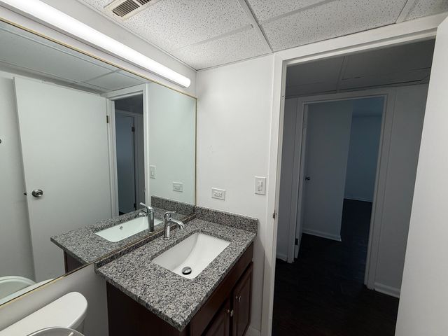 3220 Sanders Road 3B, Northbrook, IL 60062