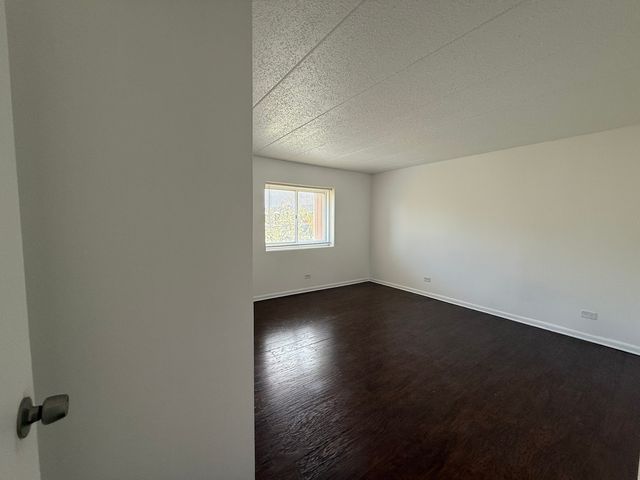 3220 Sanders Road 3B, Northbrook, IL 60062
