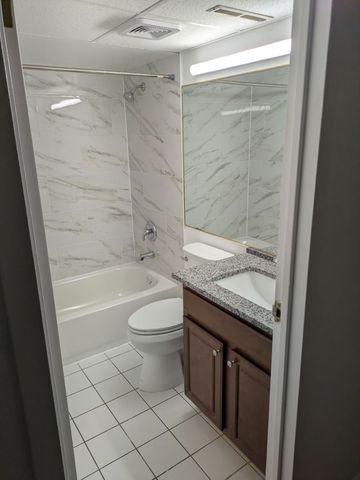3220 Sanders Road 3B, Northbrook, IL 60062