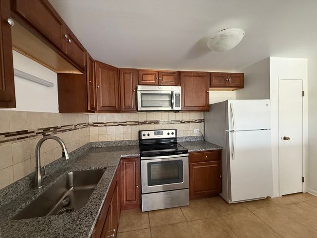 3220 Sanders Road 3B, Northbrook, IL 60062