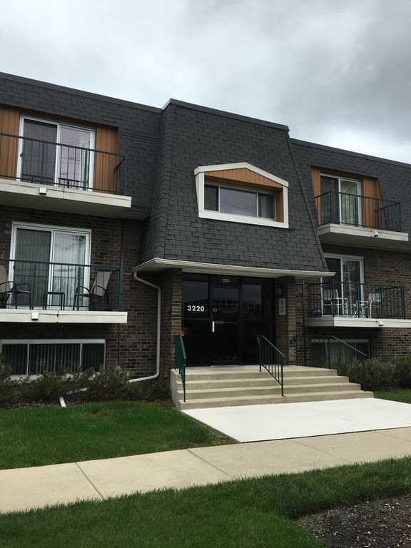 3220 Sanders Road 3B, Northbrook, IL 60062