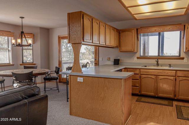 2806 SKYHAWK Drive, Overgaard, AZ 85933