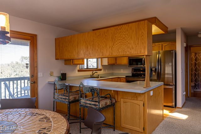 2806 SKYHAWK Drive, Overgaard, AZ 85933