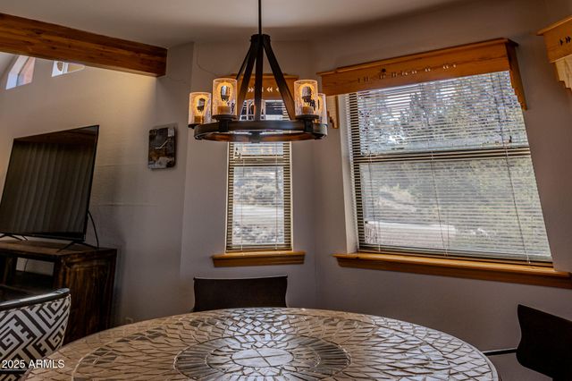 2806 SKYHAWK Drive, Overgaard, AZ 85933