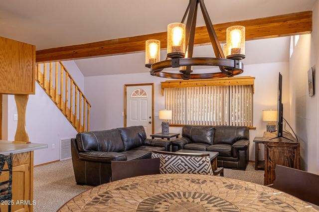 2806 SKYHAWK Drive, Overgaard, AZ 85933