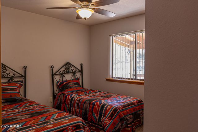 2806 SKYHAWK Drive, Overgaard, AZ 85933