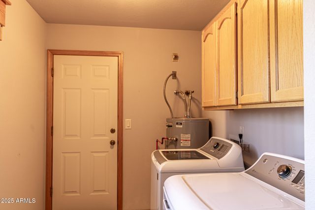 2806 SKYHAWK Drive, Overgaard, AZ 85933