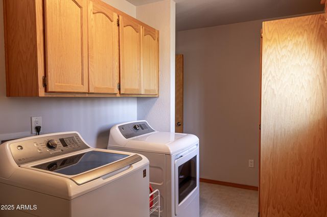 2806 SKYHAWK Drive, Overgaard, AZ 85933