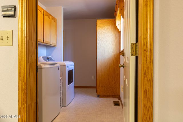 2806 SKYHAWK Drive, Overgaard, AZ 85933