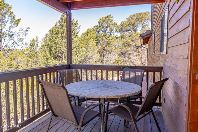 2806 SKYHAWK Drive, Overgaard, AZ 85933