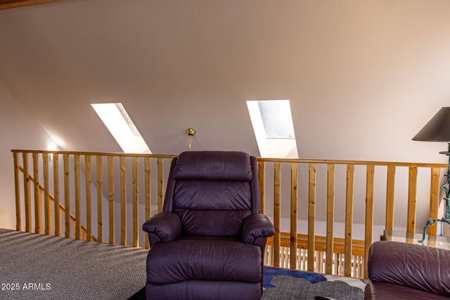 2806 SKYHAWK Drive, Overgaard, AZ 85933