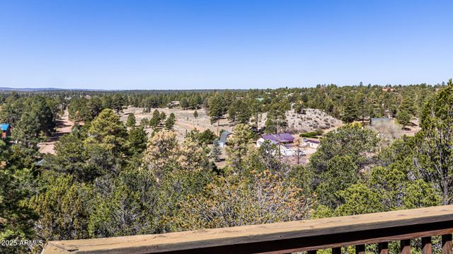 2806 SKYHAWK Drive, Overgaard, AZ 85933
