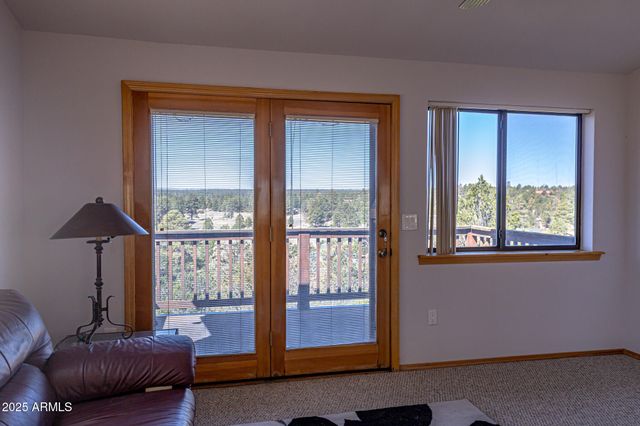 2806 SKYHAWK Drive, Overgaard, AZ 85933