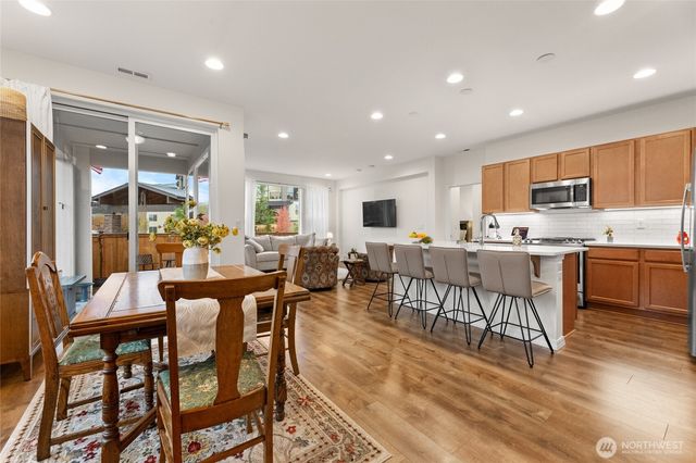 22701 SE 237th Place, Maple Valley, WA 98038