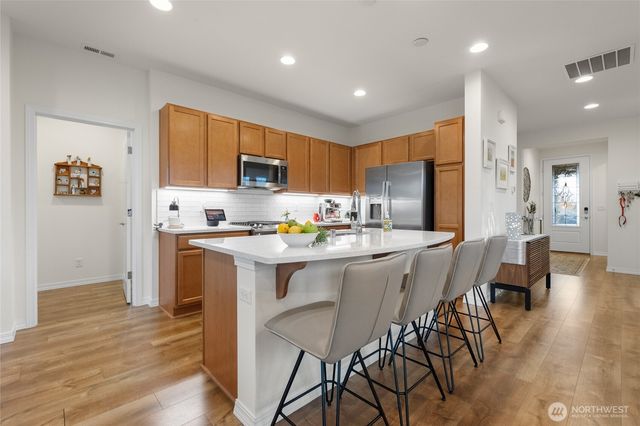 22701 SE 237th Place, Maple Valley, WA 98038
