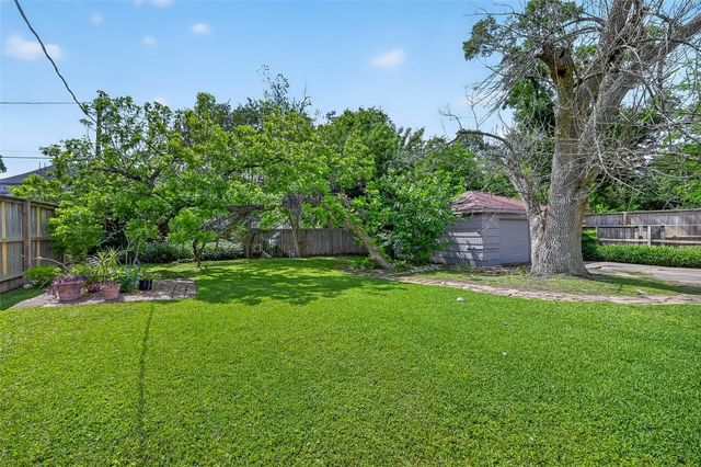 8818 Linkmeadow Lane, Houston, TX 77025