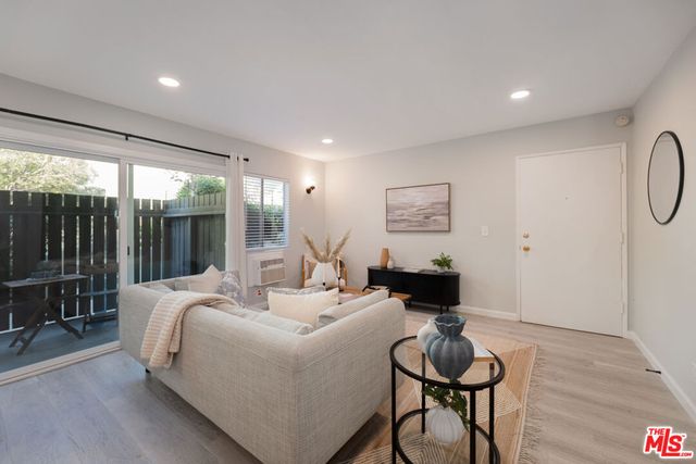 4933 Indian Wood Road 364, Culver City, CA 90230