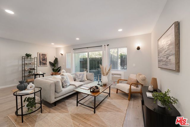 4933 Indian Wood Road 364, Culver City, CA 90230