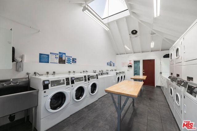 4933 Indian Wood Road 364, Culver City, CA 90230