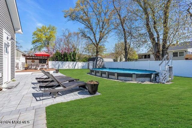27 Branch Road, Oakhurst, NJ 07755