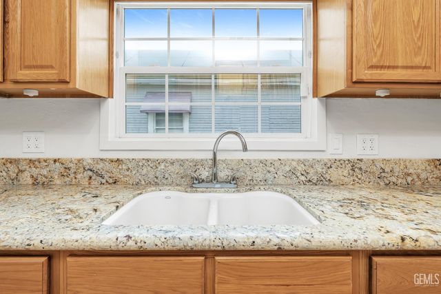 211 Calvin Street, Taft, CA 93268