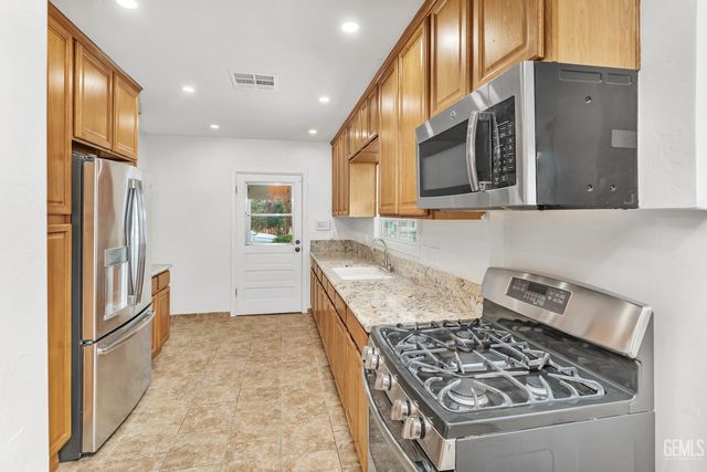 211 Calvin Street, Taft, CA 93268