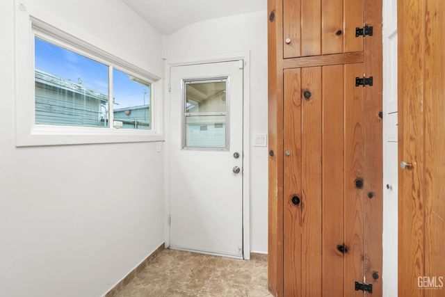 211 Calvin Street, Taft, CA 93268