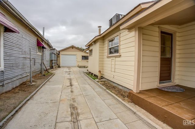 211 Calvin Street, Taft, CA 93268