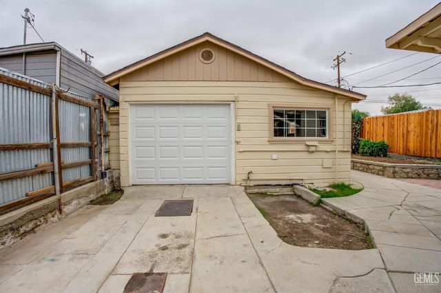 211 Calvin Street, Taft, CA 93268