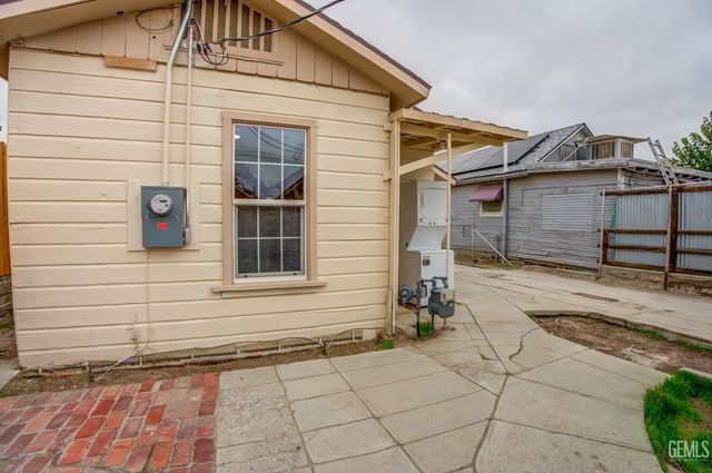 211 Calvin Street, Taft, CA 93268