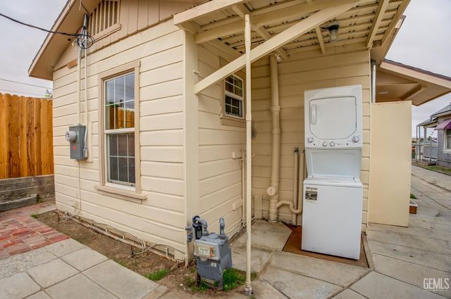 211 Calvin Street, Taft, CA 93268