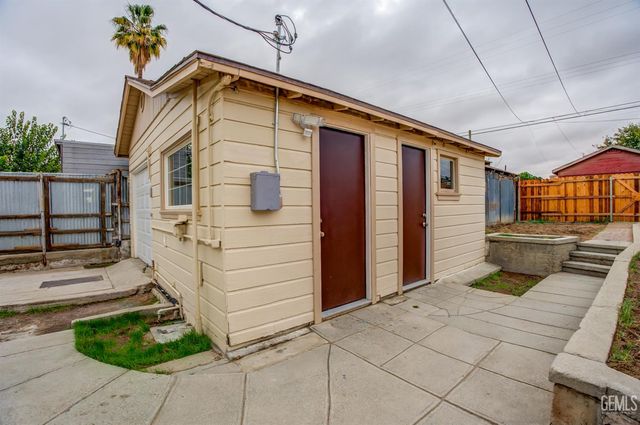 211 Calvin Street, Taft, CA 93268