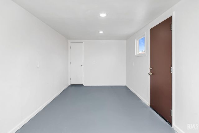 211 Calvin Street, Taft, CA 93268