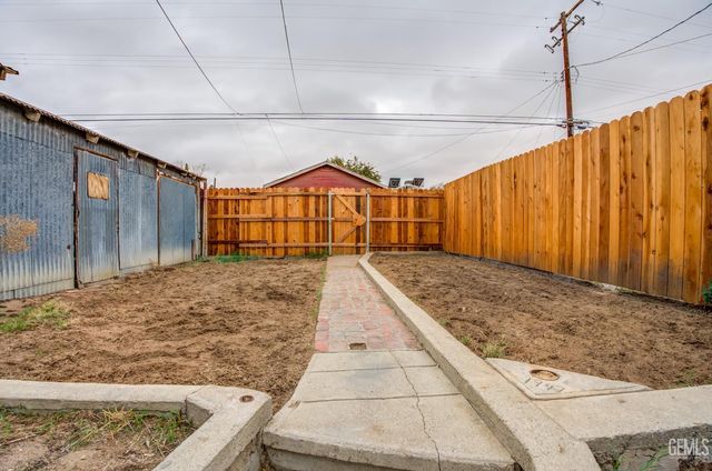 211 Calvin Street, Taft, CA 93268